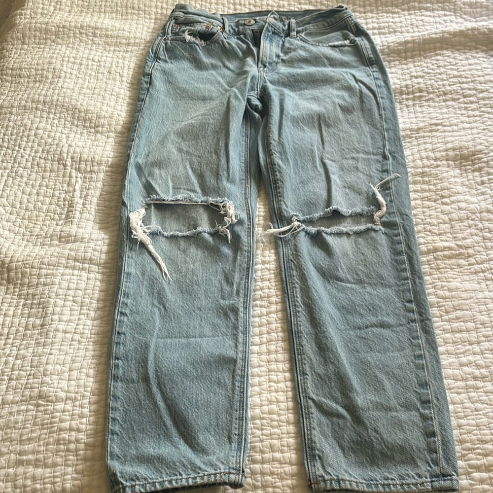 SUPER CUTE AMERICAN EAGLE JEANS!